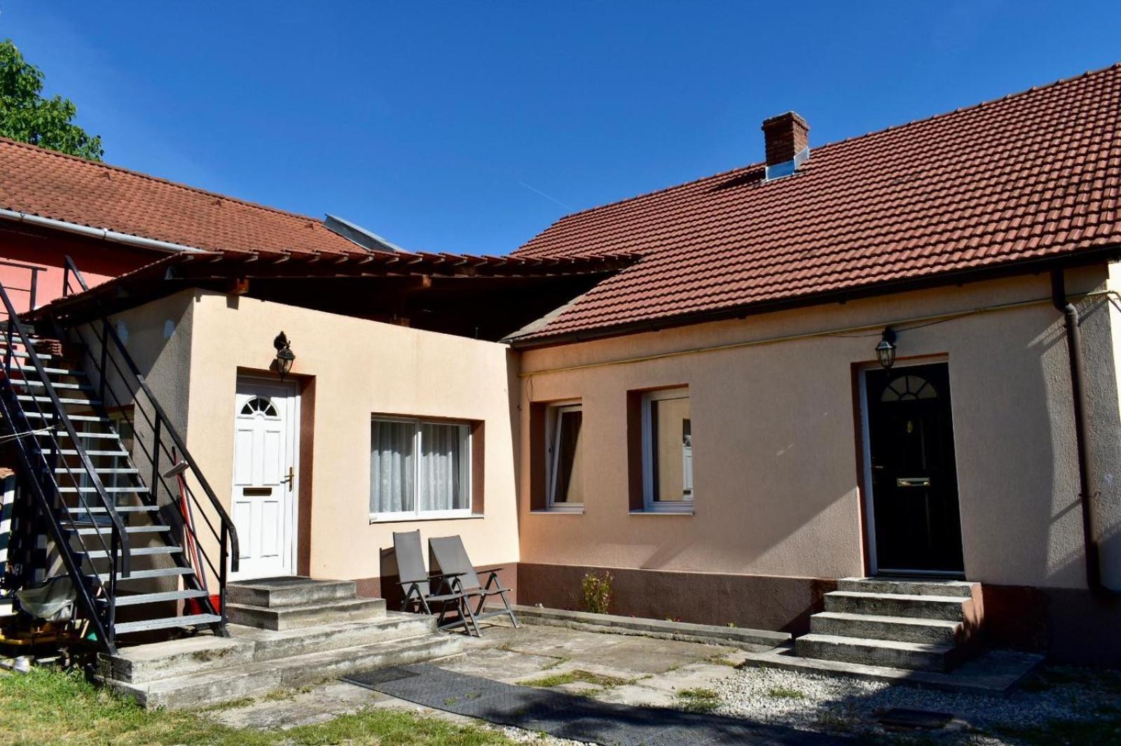Transilvania Rent Хунедоара Екстер'єр фото